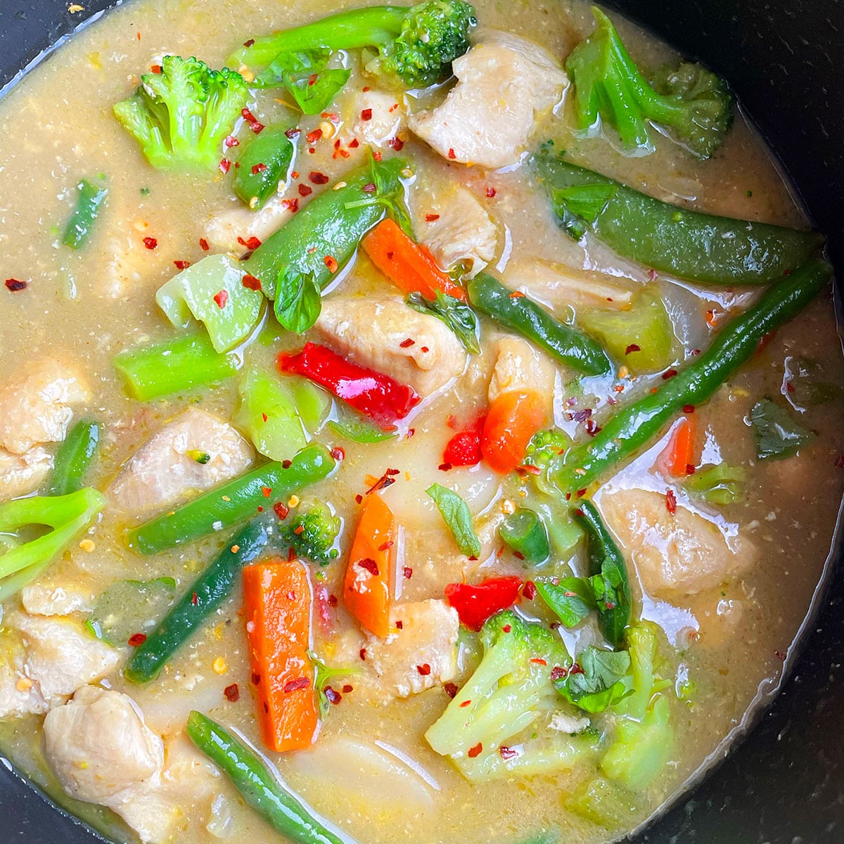 Quick One-Pot Thai Green Curry: Restaurant Flavor in 30 Mins